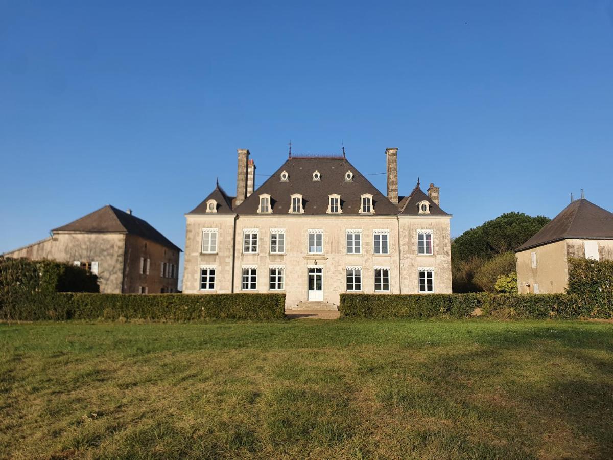 Domaine De La Briouse Bed & Breakfast Sanxay Dış mekan fotoğraf