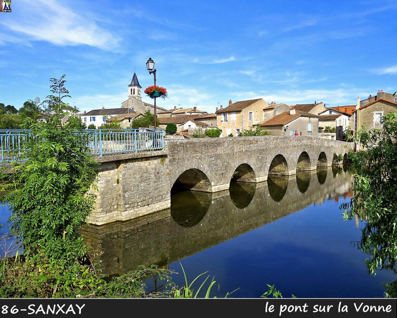 Domaine De La Briouse Bed & Breakfast Sanxay Dış mekan fotoğraf